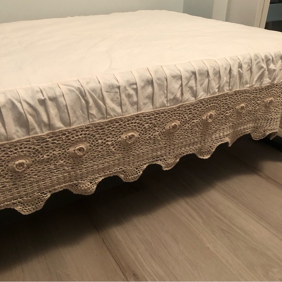 Crocheted Twin Bed Skirt - Picture 2 of 9